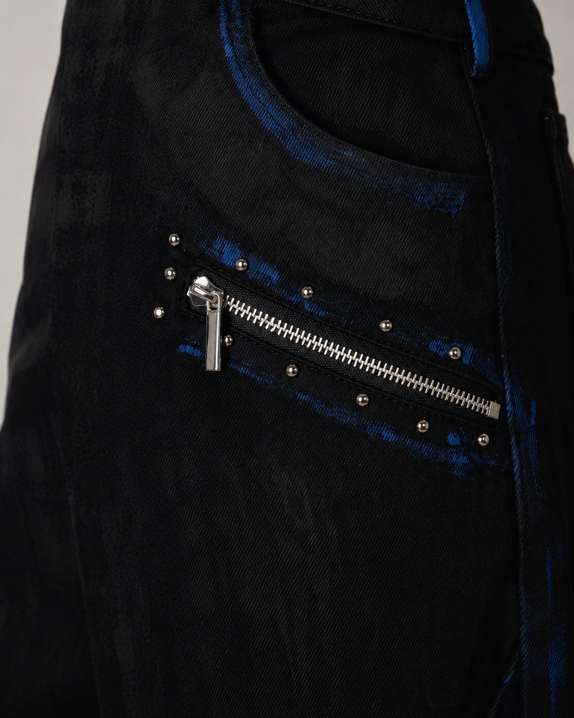 Dark American-Style Cut Studded Cropped Jeans