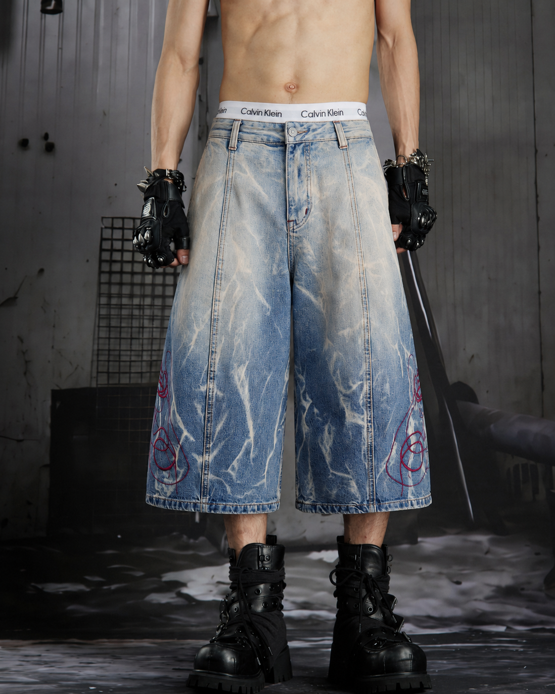 American-Style Design With A Fission Print Denim Capri Pants