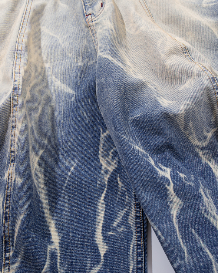 American-Style Design With A Fission Print Denim Capri Pants