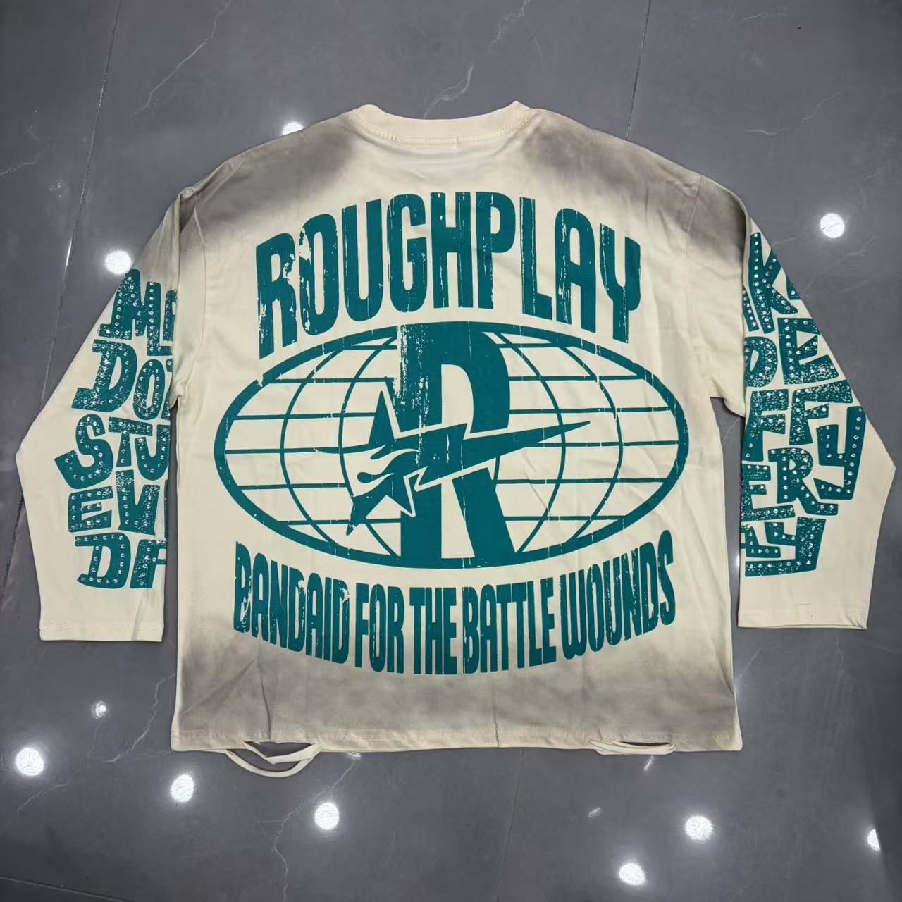 Roughplay Desert Retro Girls UFO Long‑Sleeve Distressed Tee